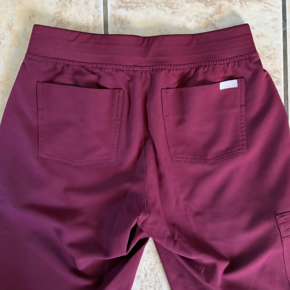 FIGS Technical Collection Zamora Jogger Scrub Pants Burgundy Size Small - Picture 7 of 7